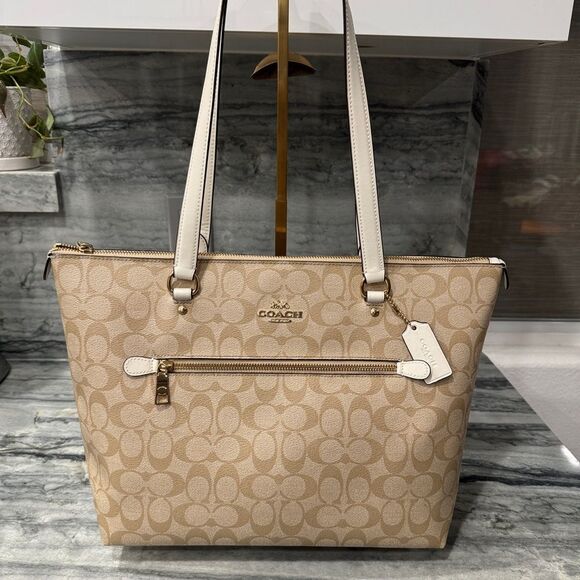 Coach Signature‎ Beige Tote Bag - Picture 1 of 14